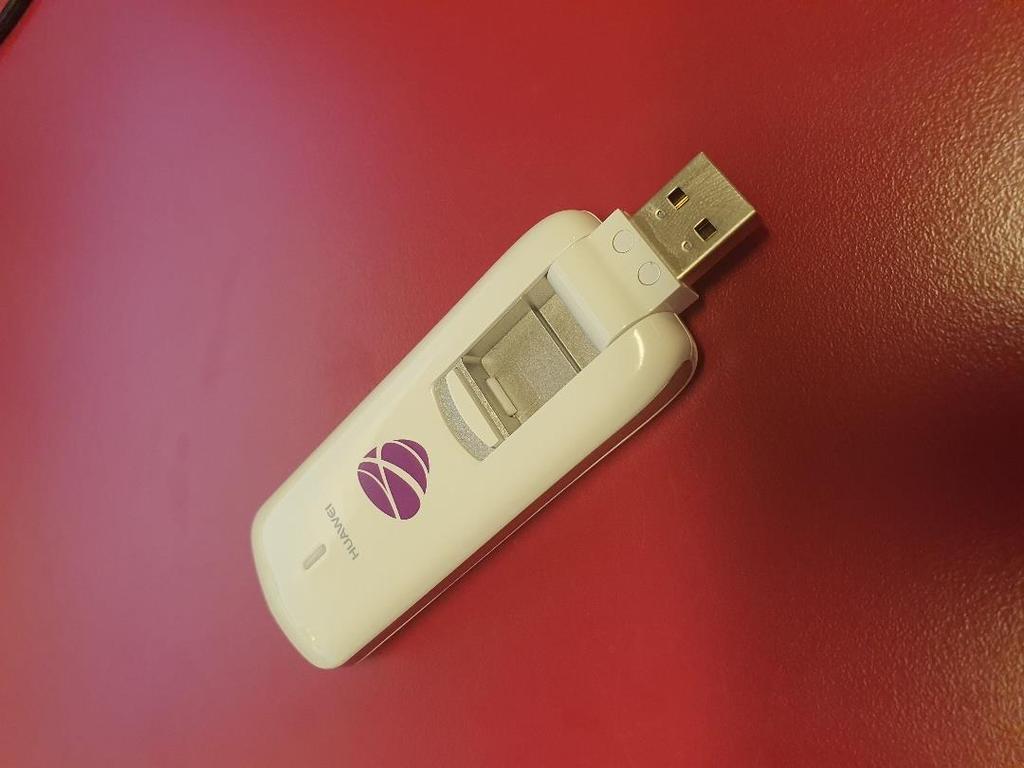 Huawei E3276s ohjelmistopäivitys 1. Aloita kytkemällä nettitikku tietokoneen USB-porttiin.