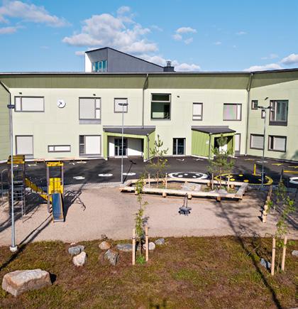The construction work began in spring 2016, and the building came into use in August 2017. Oulu Facilities Centre arranged a competition for the construction of the community centre in autumn 2014.