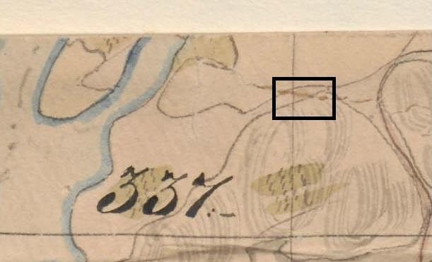 Vasemmalla: Vuoden 1849 maantieteellisellä kartalla tutkimusalue sijoittuu peltoalueen reunalle, jossa ei ole