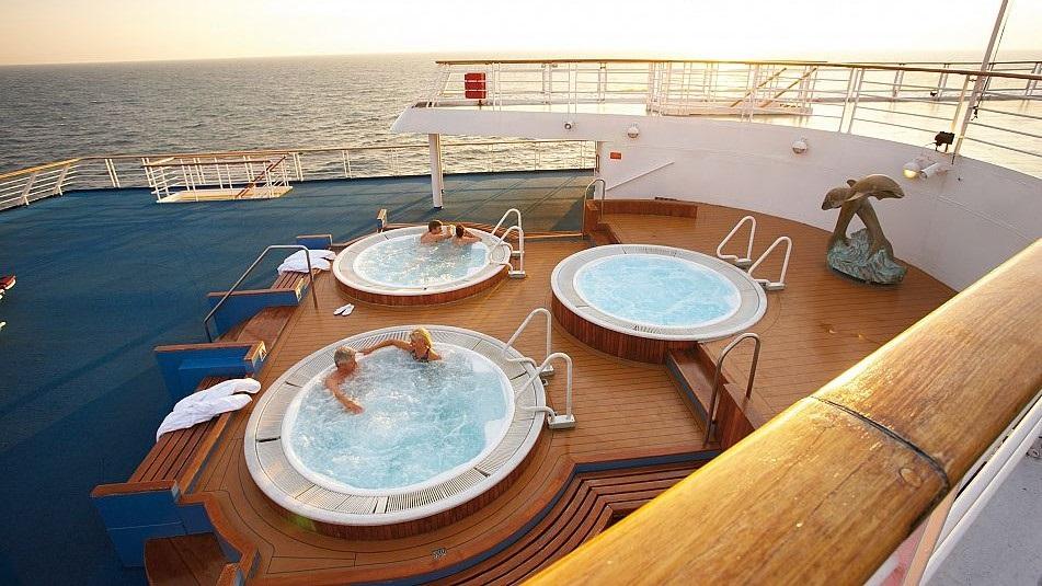 Laiva Palvelut M/S Marco Polo tarjoaa laajan kattauksen yleisiä tiloja kuten juhlallisen