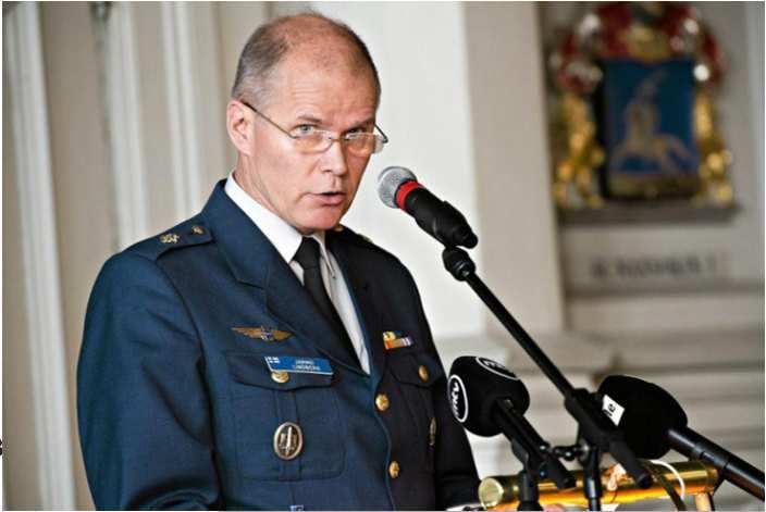 15.9.2014 HS PV:n komentaja Kenraali Lindberg nosti esille hybridisotailmiön, jossa raja perinteisen ja epätavanomaisen sodankäynnin välillä hämärtyy.