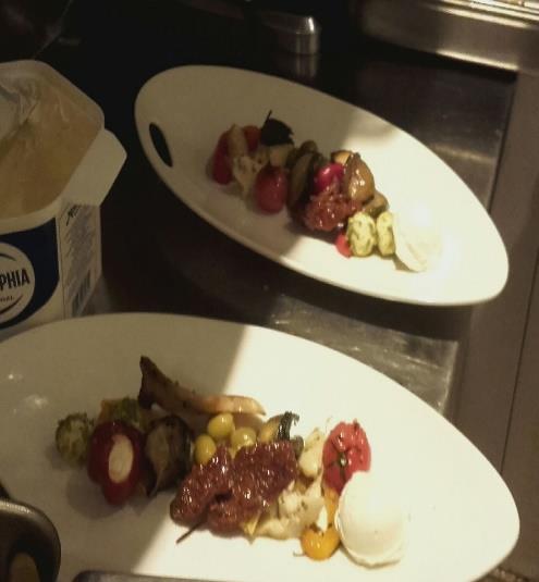 Opiskelijan tekemiä annoksia illan aikana 7.3.2019 Torstaina 7.3.2019 tapasin Hotel & Spa Klosterbräun:in henkilöstöpäällikön Wolfgang Riessin.