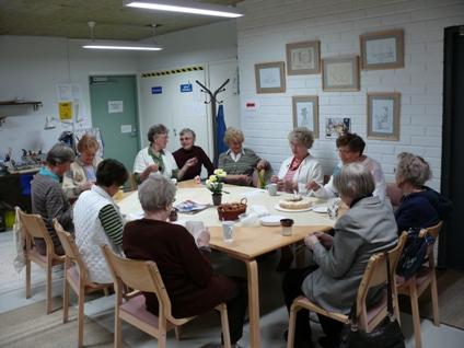 Venyttelyjumppa Venyttelyjumppa pidetään kerran viikossa keskiviikkoisin Katariinan seurakuntakodin salissa.