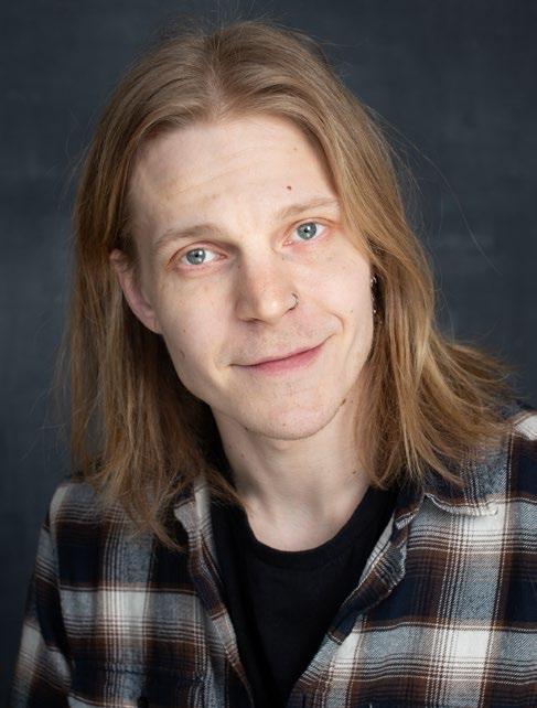 Olli Riipinen Olli Riipinen on 30-vuotias, Laukaassa, Keski-Suomessa syntynyt näyttelijä. Riipinen on näytellyt muun muassa Kansallisteatterissa, Teatteri Takomossa ja elokuvassa Oma Maa.
