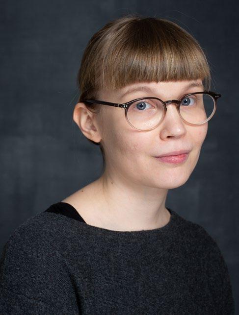 Iira Halttunen Iira Halttunen toimii tällä hetkellä näytelmäkirjailijana, dramaturgina ja podcast-tuottajana. Halttunen on mm.