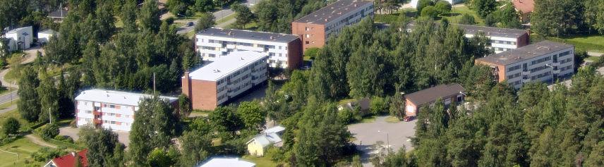 Tontilla 10 on 1970-luvulla rakennettu kolme/neljäkerroksinen asuinkerrostalo. Kaava-alue on kooltaan 4 183 m2.