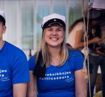 Viikottain noin tuhansissa kokouksissa istuva Elina on myös aktiivinen Poralainen ja haka koripallossa.