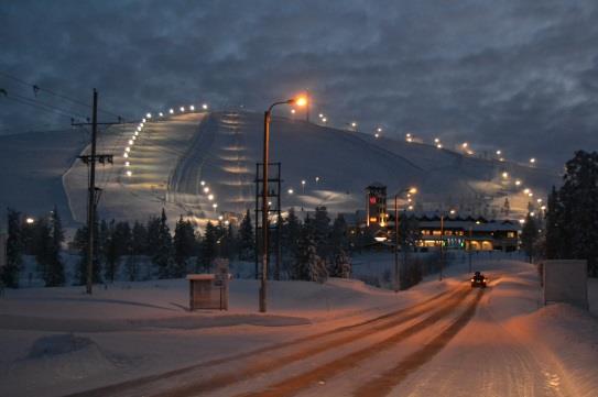 Maanteiden alitusta / ylitystä ja Äkäsjoen ylitystä lukuunottamatta kuljetin sijoittuu metsäiseen ympäristöön, jossa ei ole merkittyjä ulkoilureittejä.