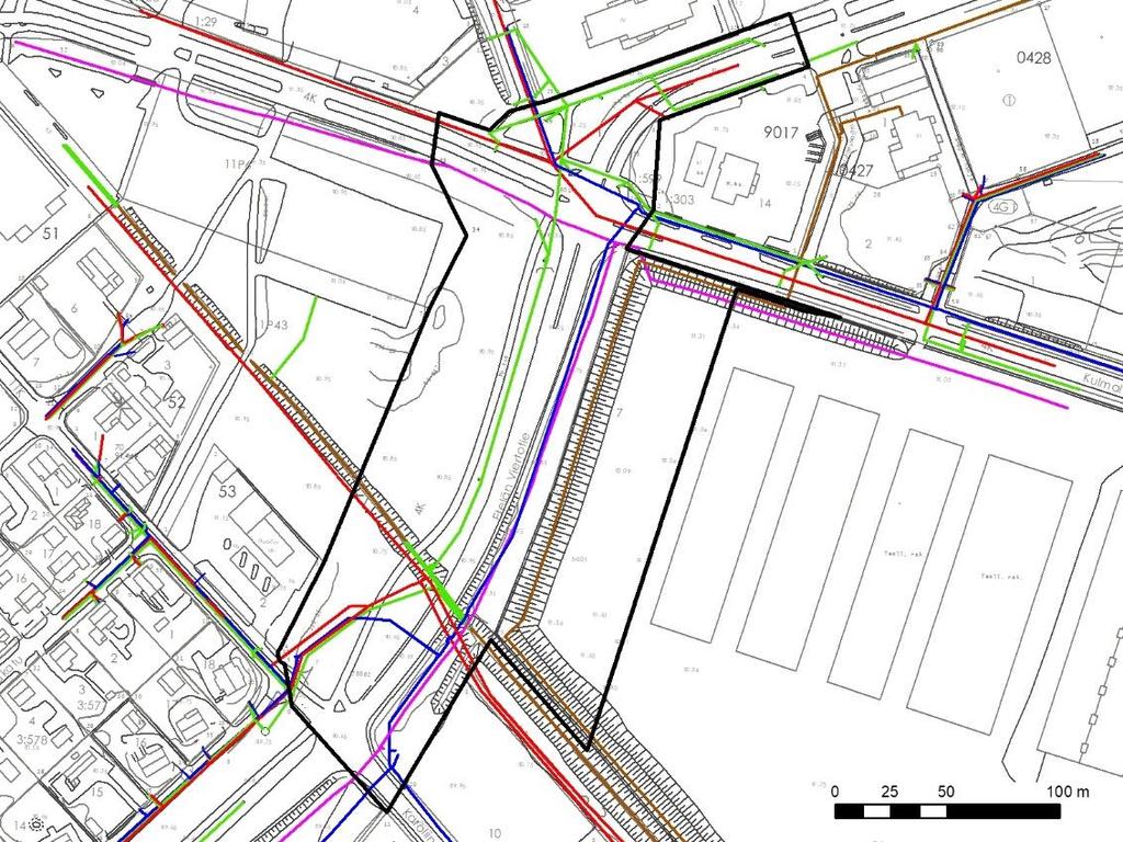 Selvitysalueen johtokartta, jossa mustalla näkyy kaavarajaus, sinisellä vesijohdot, pinkillä viemäriputket, vihreällä sadevesiviemärit ja ruskealla kaukolämpölinjat.