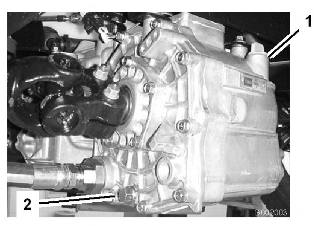 Hydraulisuodattimen vaihto Vaihda hydraulisuodatin ensin 8 käyttötunnin jälkeen ja sen jälkeen aina 800 käyttötunnin välein. Käytä Toron vaihtosuodatinta (osanro 54-0110).