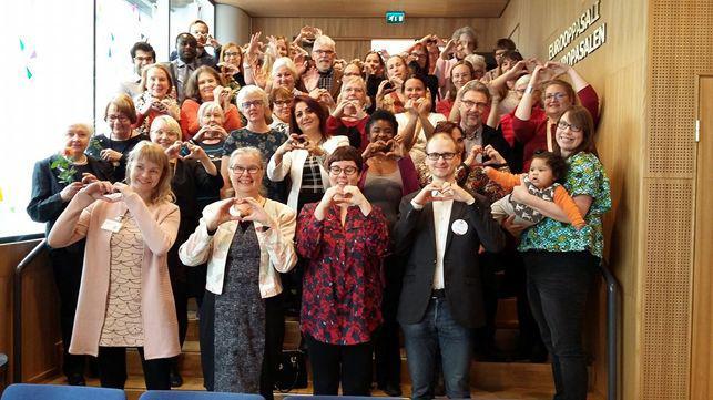 Kuva: Kansainvälinen vertaistuen päivä 19.10.2017 Eurooppasali, Helsinki. Europarlamentaarikko Merja Kyllönen osallistui tapahtumaan.