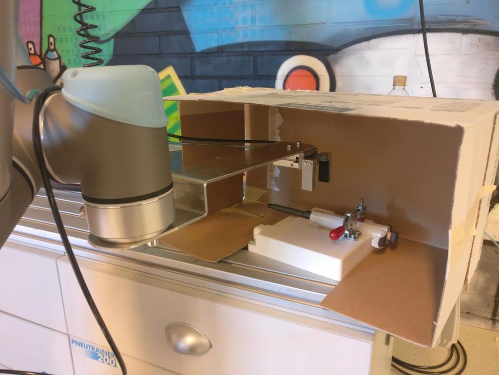 12 5 Työn toteutus Lasermerkkaimen robotisoinnin tutkiminen alkoi suunnittelemalla demoympäristö Kajaanin ammattikorkeakoululle.