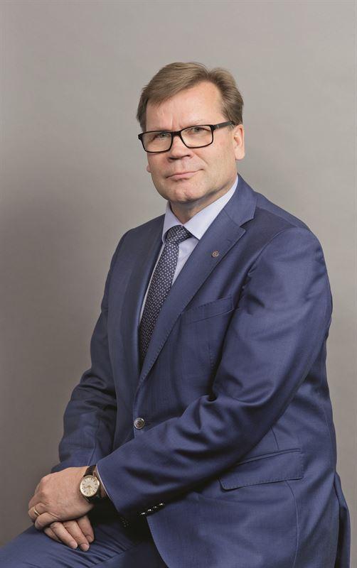 Ehdotettu uusi hallituksen jäsen Mikko Helander Syntynyt 1960 DI, vuorineuvos Vahva teollinen ja kaupan alan operatiivinen tausta, toiminut tammikuusta 2015 alkaen Kesko Oyj:n pääjohtajana Ennen