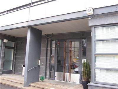 hätätilanteessa riittävän lähelle rakennusta ja sammutusveden ottopaikkoja.