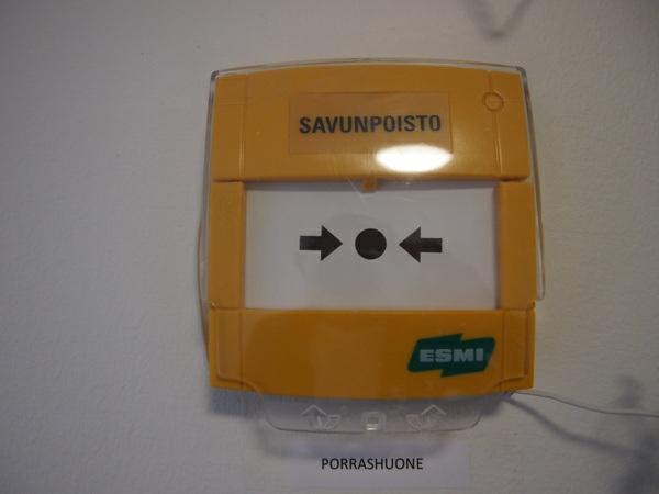 Sivu 17 / 36 Savunpoistoikkunoiden laukaisupainikkeet porrashuoneiden ulko-ovilla 3.5.