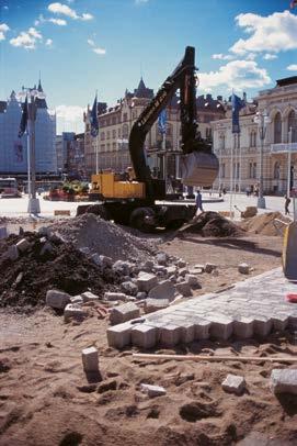 Standardeja uudistettaessa standardin sopivuus yhdenmukaistetuksi punnitaan aina uudelleen standardin uuden painoksen tai muutoksen ilmestyessä. Kaikkia standardeja uudistetaan määräajoin.