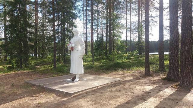 Havuvaaran pohjoispuolella, Syvälammen rannalla, on neuvostoarmeijan lentäjän muistomerkki. Se pystytettiin Korpiselän tien varteen 1990-luvulla ja sen vieressä on lentäjän hauta ja ruokailukatos.