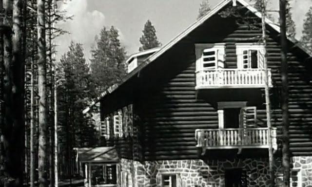 Matkailumaja elokuisena päivänä vuonna 1939 Jätekaivot olivat vuonna 1939 harvinaisia, mutta matkailumajalle ne rakennettiin 1939