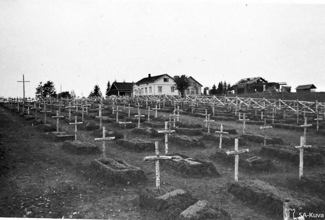 Tolvajärven kansakoulussa oli 1938 noin 50 opiskelijaa ja kaksi opettajaa.