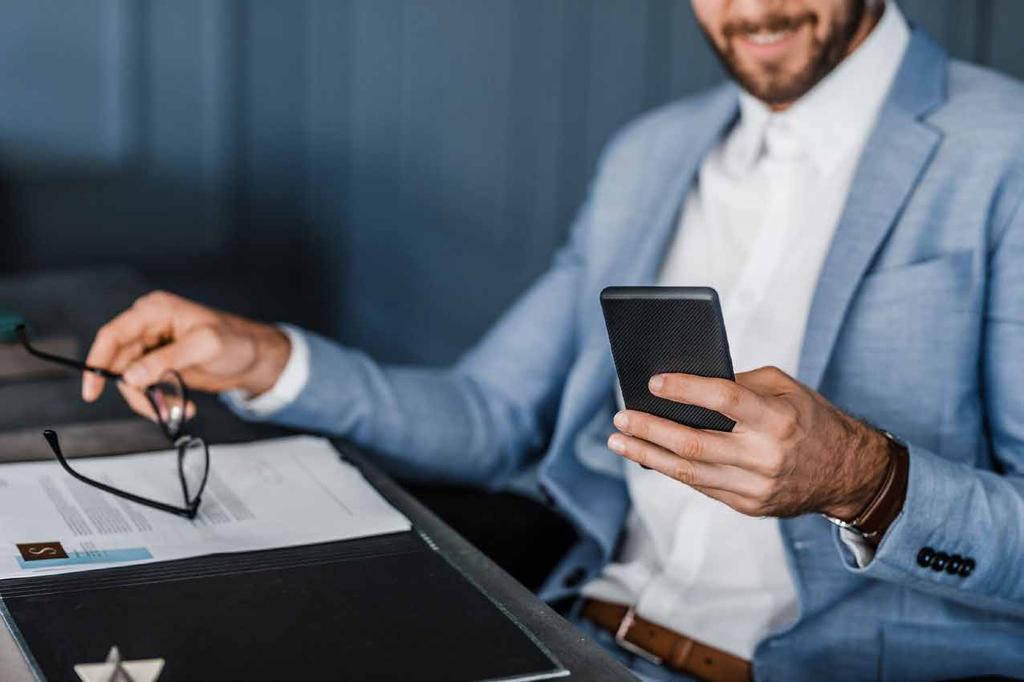 7 STRATEGIA Yksinkertaisesti ainutlaatuinen Evlin pitkän aikavälin tavoitteena on olla kasvava ja kannattava sijoittamiseen erikoistunut pankki, joka on johtava varainhoitaja Suomessa ja jolla on