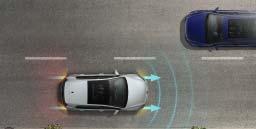 ¹) Järjestelmä pitää auton oikealla kaistalla ja käyttää automaattisesti kaasua ja jarrua.