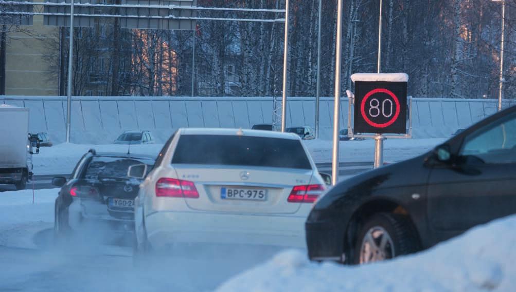 Älyliikenteellä sujuvat matkaketjut ja ajantasaisuutta liikenteeseen Liikenteenhallintajärjestelmä näkyy tielläkulkijoille opasteina ja parantuneena sujuvuutena ja turvallisuutena vaihtuvat