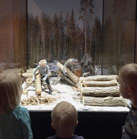 KULTTUURIELÄMYKSIÄ Koe Saviseudun Shamaanin Patsaspuiston taide ja mystinen tunnelma sekä Sarka-museossa Suomen maatalouden historia.