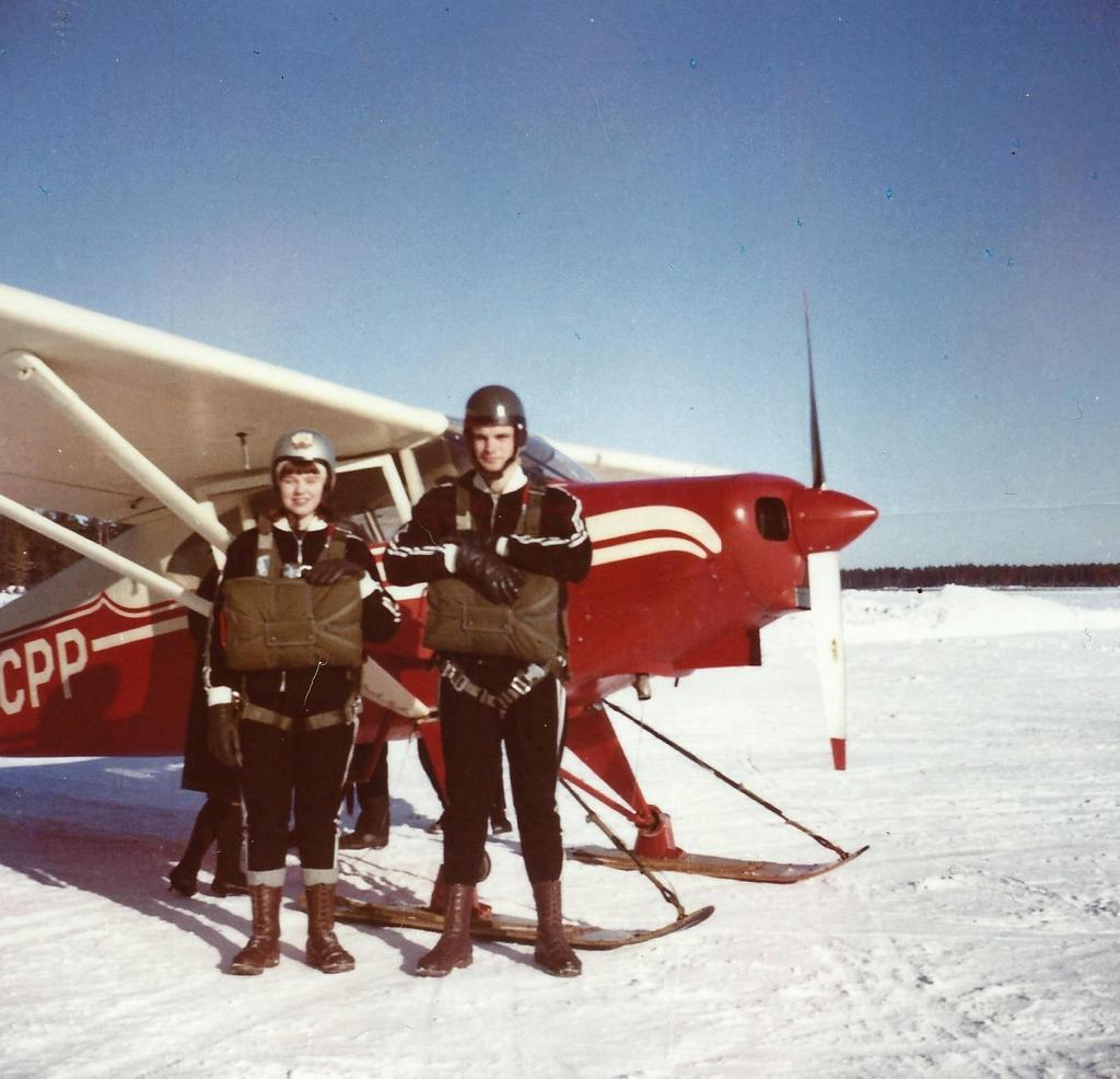 Ensimmäiseksi omaksi hyppykoneeksi uttilaiset ostivat Suomen Ilmailuliitolta nelipaikkaisen Piper Pacerin, tunnukseltaan OH-CPP.