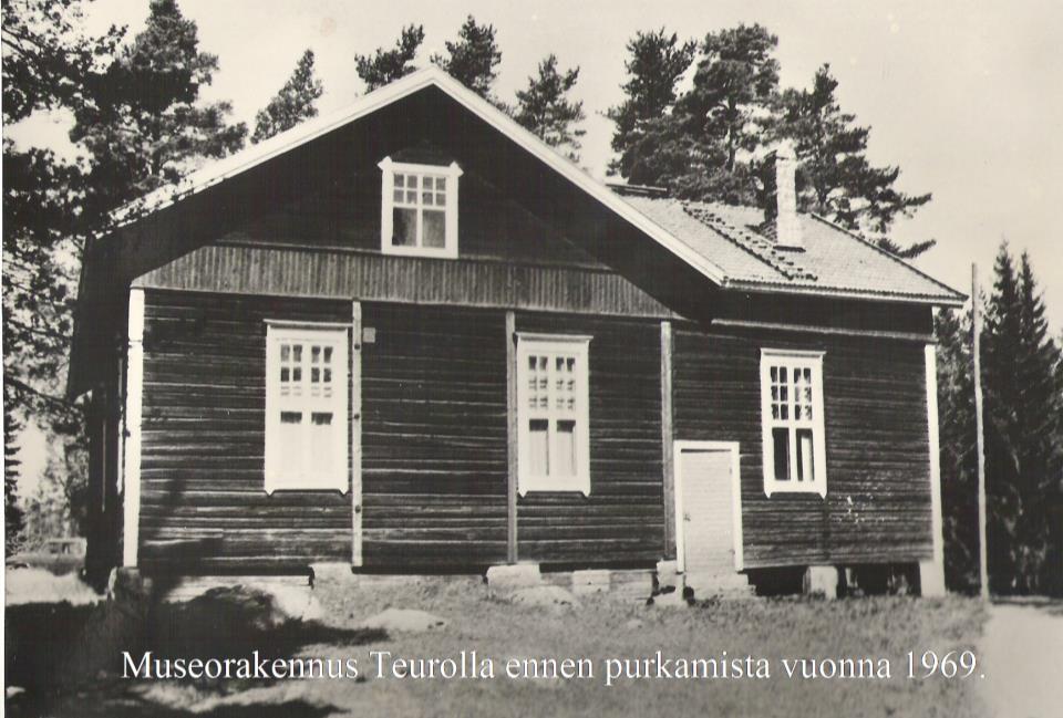 Teuron työväentalon rakentamisesta Nyt museona toimivan Salomökiksi kutsutun Teuron työväentalon rakensivat kylän työväenyhdistyksen jäsenet vuosina 1906-1908.