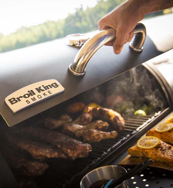 Broil King yhdistää kestävän rakenteen tyylikkäisiin yksityiskohtiin ja ruoanvalmistuksen monipuolisuuteen. Herkullista ruokaa, hyvää makua ja mukavaa grillaamista joka kerralla.