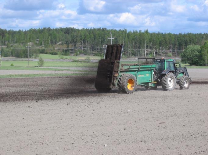 Fosforia voi mullattuna levittää usean vuoden tarpeeseen (pintalevitys altis huuhtoutumaan) Liukoista typpeä sen verran mitä kasvi voi
