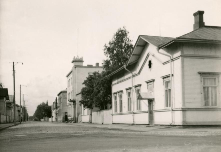 YMPÄRISTÖ Joensuu oli leimallisesti matala puutalokaupunki pitkälle 1900-luvun puoliväliin saakka Inarien omistama kokonaisuus