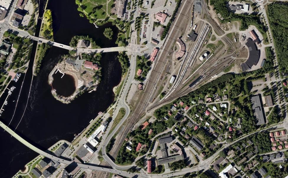 4 LÄHTÖKOHDAT 1.1 SELVITYS SUUNNITTELUALUEEN OLOISTA 1.1.1 Alueen yleiskuvaus Suunnittelualue sijaitsee Niinivaaran (5) kaupunginosassa Itärannan ja rautatien välisellä alueella.