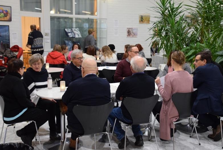 Påverkansorgan Vaikuttamistoimielimet Planen var att i det nya landskapet skulle finnas landskapsfullmäktige & -styrelse ungdomsfullmäktige råd för personer med funktionsnedsättning äldreråd