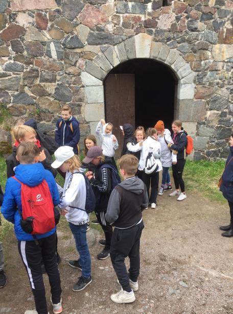 Kohteina ovat Suomenlinna ja sen mielenkiintoinen historia,