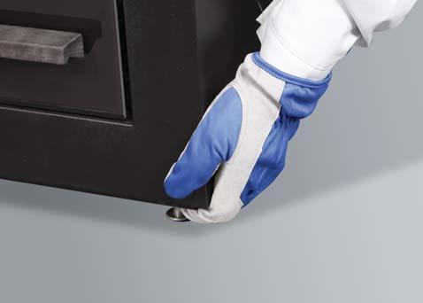 Förhandselda i bastuaggregatet utan bastustenarna och rada bastustenarna enligt anvisningen på sida 28. 2. 3. 5. 6. ENG Installing the Utu sauna stove 1-3.