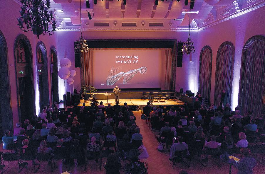 Design Forum Talk -tilaisuus Valkoisessa Salissa marraskuussa 2018. Sami Niemelä Design Forum Talkissa marraskuussa 2018. ALLA Arndt Pechstein phi360:sta.