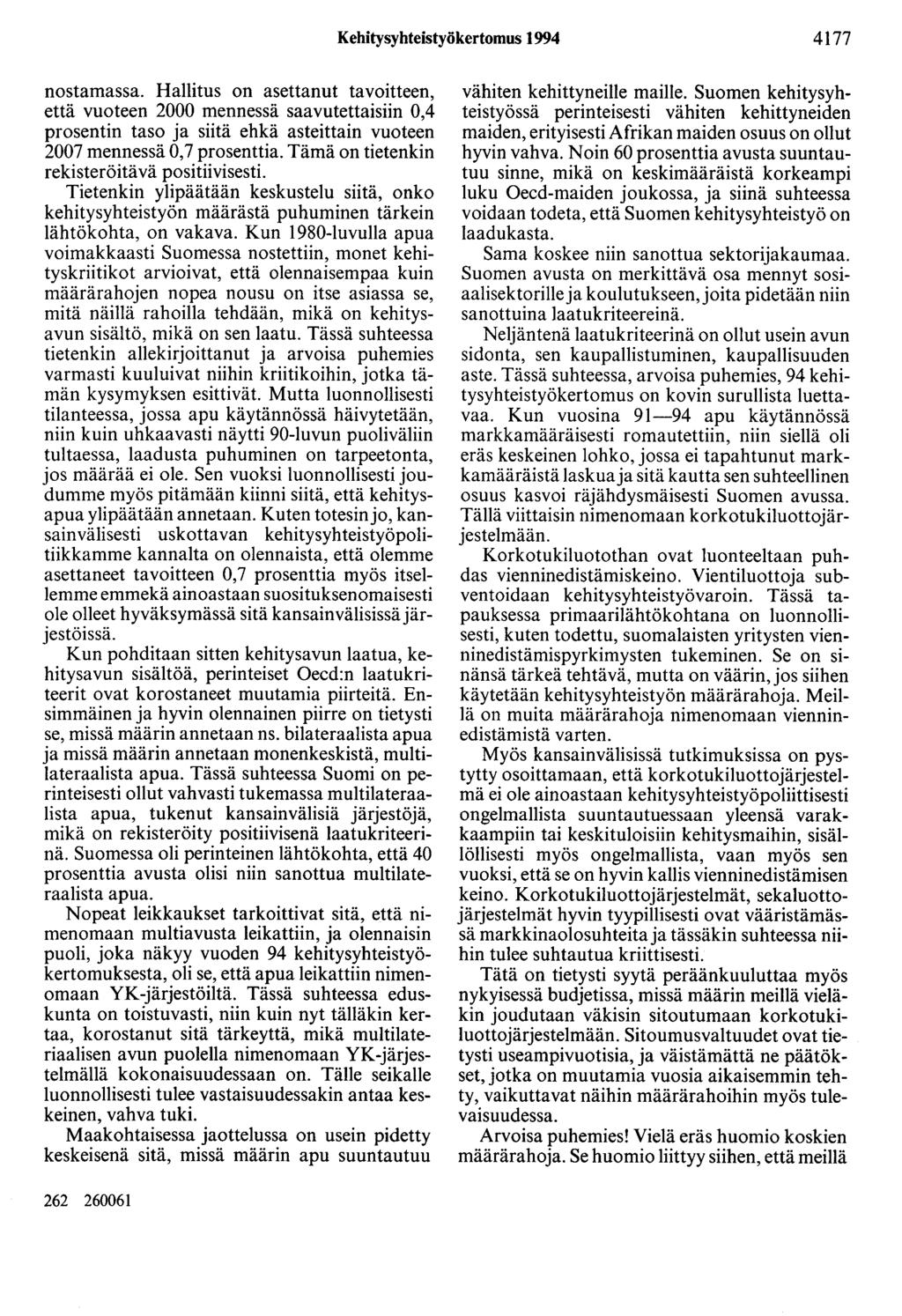 Kehitysyhteistyökertomus 1994 4177 nostamassa.