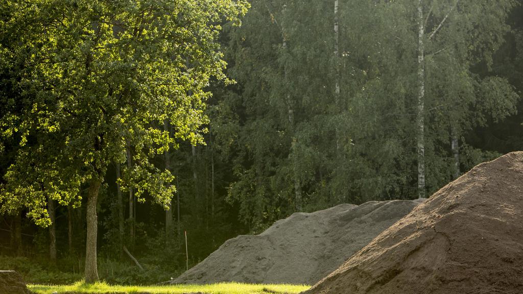 MITÄ ANKKAPUISTOSTA OPITTIIN? Uusiomateriaalien reseptien laatiminen on hankalaa, jos käytettävissä olevat materiaalit eivät ole ajoissa tiedossa.