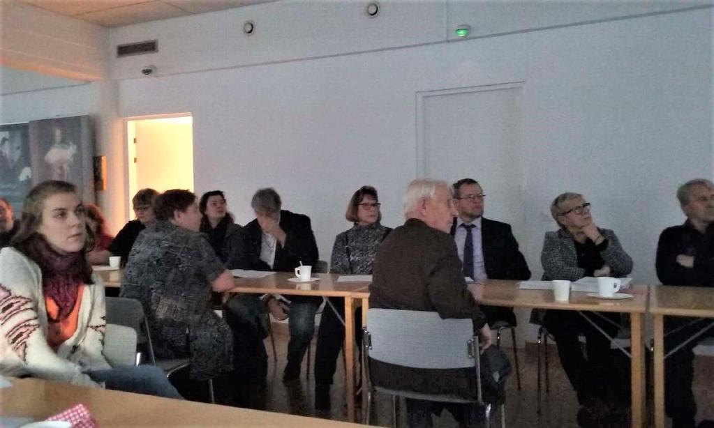 KIRJAVAISTEN HELSINGIN KOKOUS 19.9.2017 Pekka Kirjavainen Kivennavan Kirjavaisten sukuseura kutsui viime vuonna Kirjavaisia koolle Helsingin Käpylään Karjalatalolle.