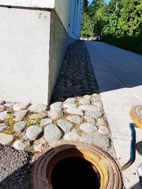 1 RAKENNETEKNINEN TARKASTUS 1.1 Kuivatusosat, salaojat, salaojakaivot - Rakennuksessa on salaojitus.