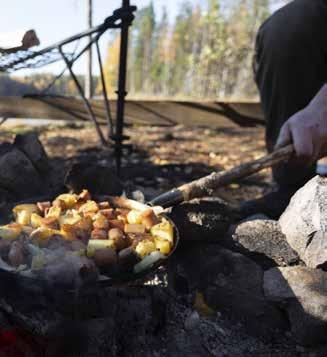 Polun voi myös oikaista, jolloin se muodostaa noin kahden kilometrin lenkin. Polku on varustettu vettyviltä osin pitkospuilla ja sen varrelta löydät viisi huollettua nuotiopaikkaa.