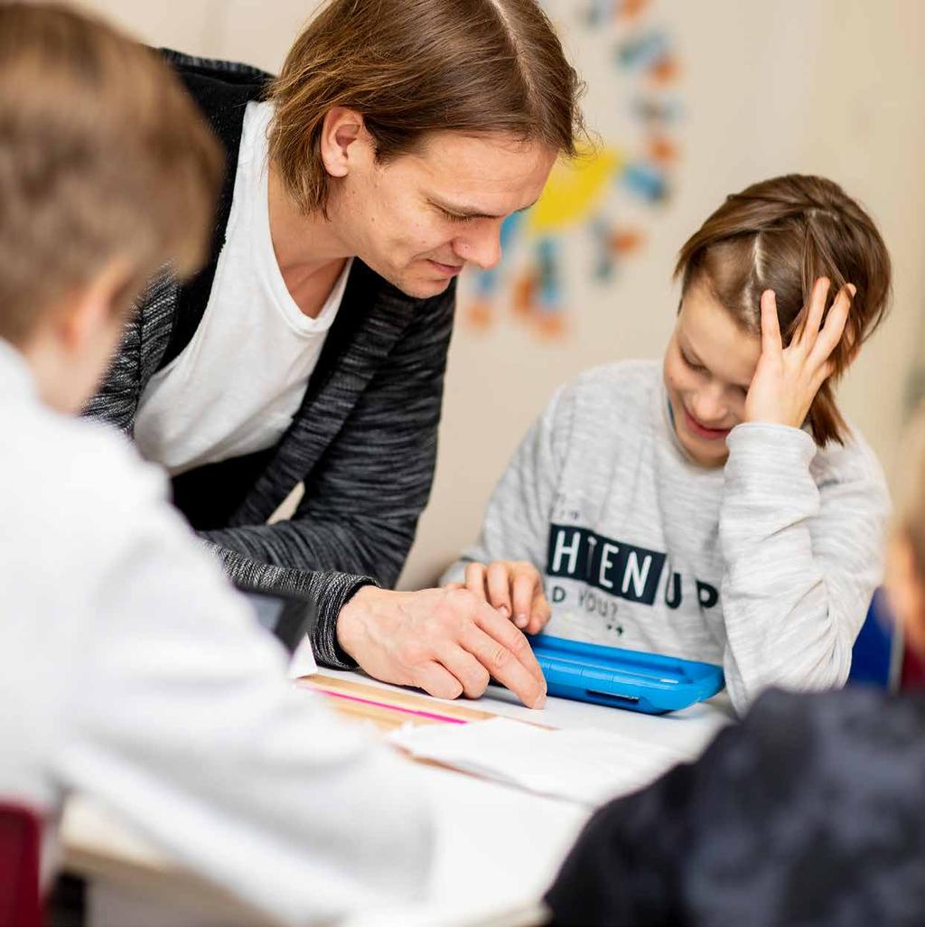 OPETUSTA ENGLANNIKSI, RUOTSIKSI JA MUSIIKKI- TAI URHEILULUOKALLA Opetusta englannin kielellä Jyväskylässä voi käydä koulua myös englannin kielellä. Englanninkielistä opetusta annetaan 1. 6.