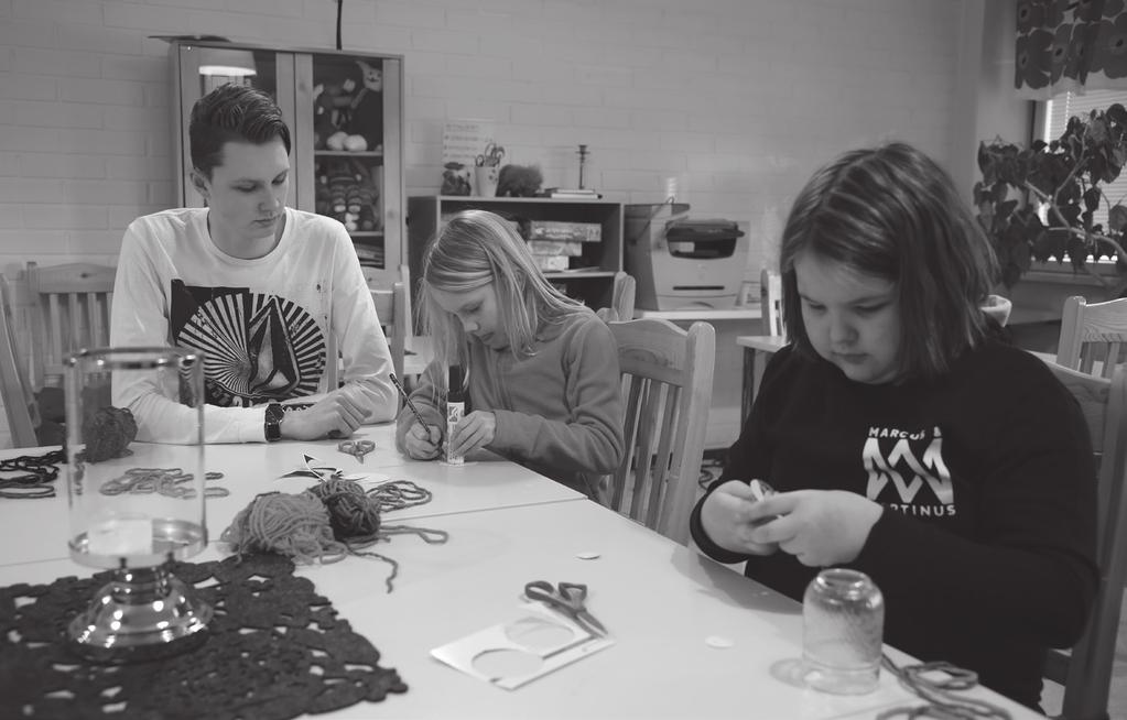 REDDIE KIDS Reddie Kids: Kokemusta, taitoja ja toimintaa yhdessä Päivi Mäkinen Miika toimii Reddie Kids -kerhon ohjaajana Lohjalla.
