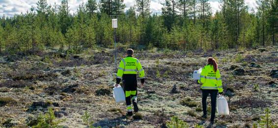 12. LASKEUMA Laskeumaa mitataan Välikylässä ja Lentokentäntiellä sijaitsevilla mittauspisteillä. Laskeuma on sateen ja tuulien mukana kulkeutuvaa ja maahan laskeutuvaa pölyä ja epäpuhtauksia.