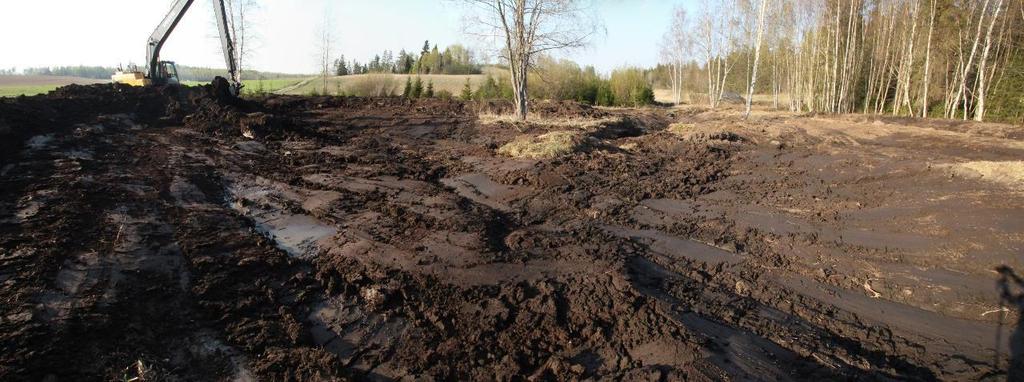 Kosteikon kaivussa tulee yleensä paljon kaivumassojen siirtoja joko reunoille tai poissiirrettäväksi esimerkiksi traktoreilla.