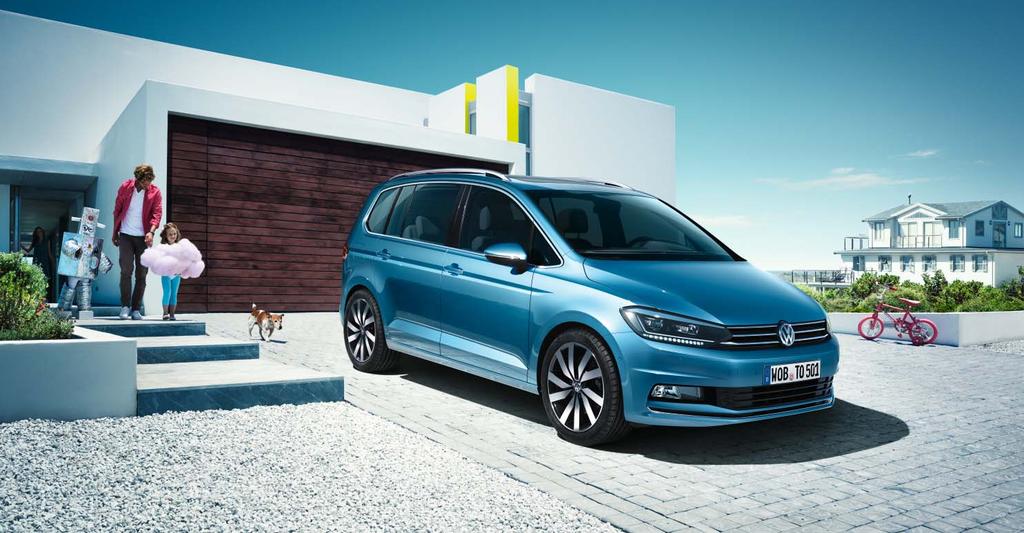 Sisältö 03 Ulkopuoli 34 R-Line 08 Sisätilat 38 Alkuperäiset Volkswagen-lisävarusteet 14 Avustavat järjestelmät ja turvallisuus 46 Volkswagen Lifestyle 18 Mukavuus 48 Istuinverhoilut 21 Alusta,