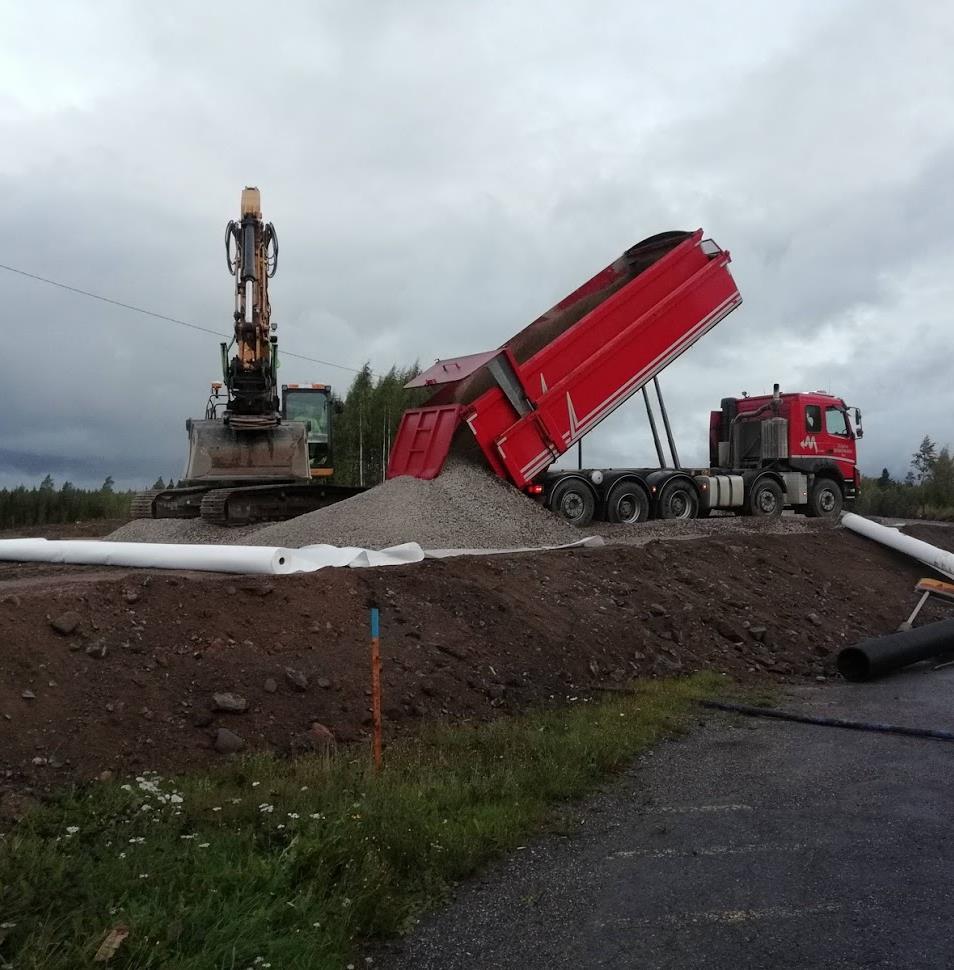 asfaltilla, jonka tyhjätila 5 %) Jätettä sisältävän rakenteen kerrospaksuus