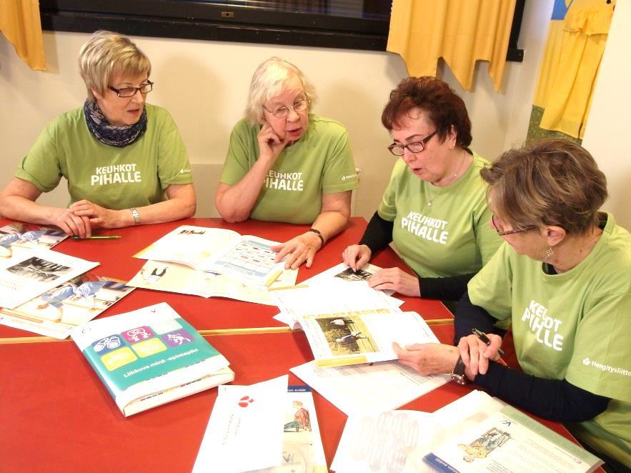 Yhdessä oppien Liikkuva minä -opintopiirissä Liikkuva minä -opintopiiri Tarkoitettu ikäihmisille, jotka ovat kiinnostuneita hyvinvointinsa kohentamisesta ja joilla voi olla ennakoivia merkkejä