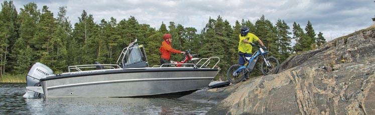 870 mm 1240 mm 1450 mm 1800 mm 1640 mm Keulan mitat KEULARAMPIN TUOMAT EDUT AJO-OMINAISUUKSISTA TINKIMÄTTÄ. Faster 545 SC on keularampillinen monikäyttövene kahdella pulpetilla.